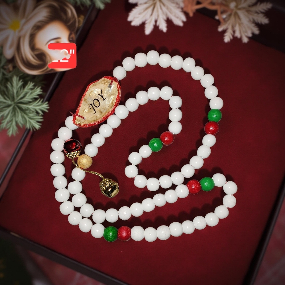 Festive Beaded Garlande with Oyster Detail And Gold Accents
